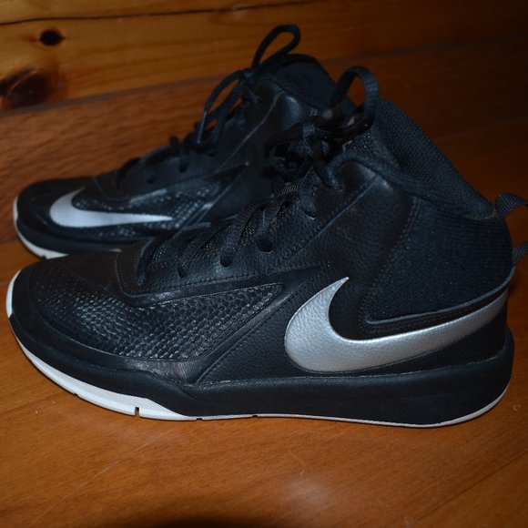 Nike Other - Nike Kid’s Team Hustle Basketball Shoe Size 6Y
